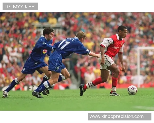 《球场传奇：一位足球巨星的自传与奋斗历程》