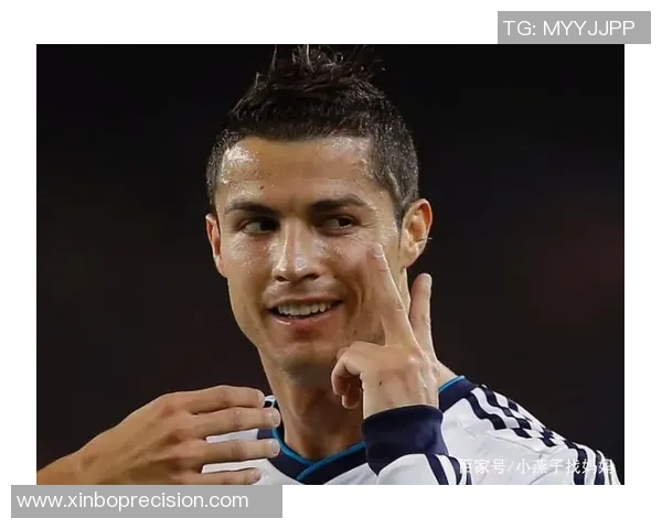 足球球星穿搭引领潮流展现自律风范成为现代时尚潮男典范 足球球星穿搭引领潮流展现自律风范成为现代时尚潮男典范